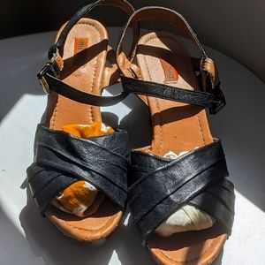 Miz Mooz Vintage style Sandals Black Leather size 10 with 1 inch heel
